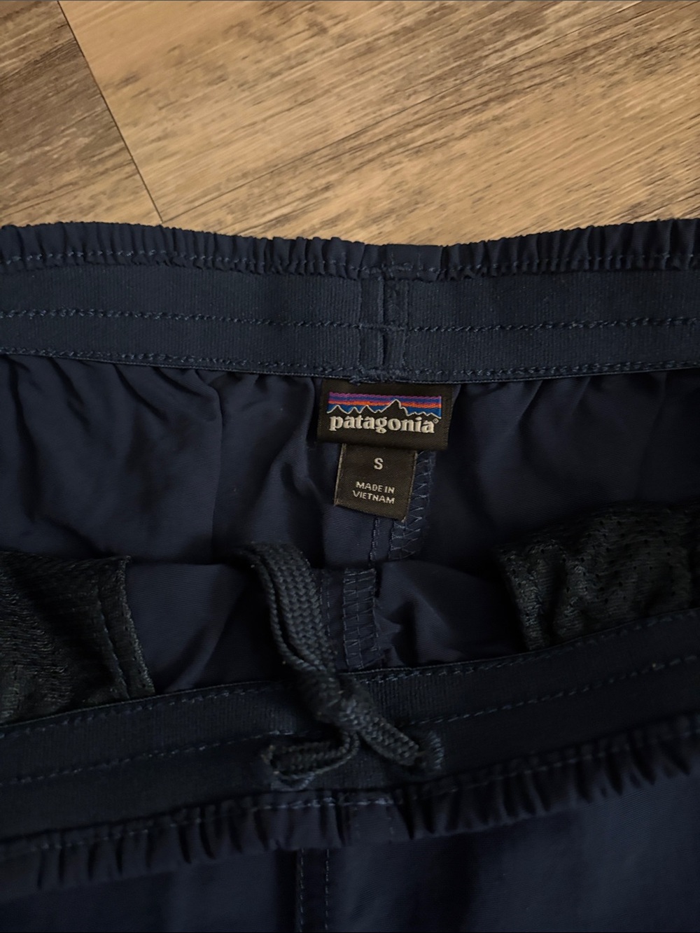 Women’s Patagonia Baggies - 5 inch inseam - Picture 2 of 3